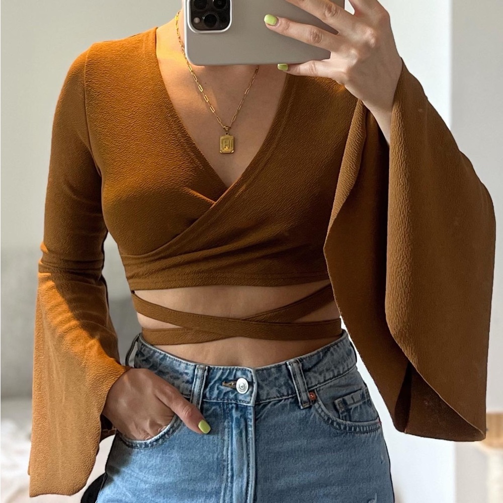 brown top